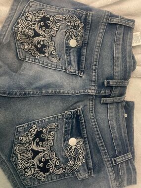 Embellished Dark Wash Women’s Jean Shorts with Decorative Back Pockets